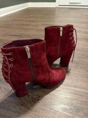 Limelight Fashion Boots Maroon Faux Leather Side Zip Tie Back Sz 8.5 Block Heel